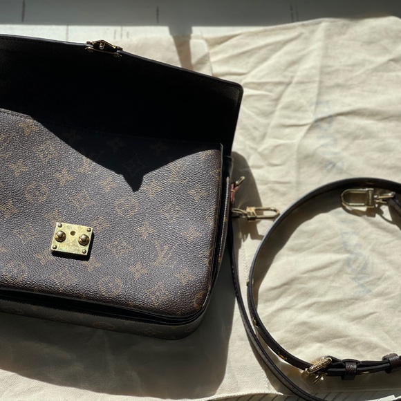 LOUIS VUITTON  Monogram Pochette Metis - Picture 8 of 9